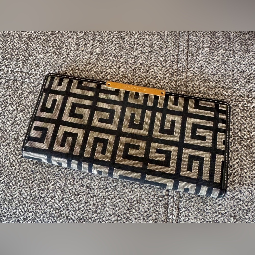 Givenchy Black & Taupe Signature Geometric Wallet - Picture 10 of 10